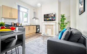 2 Bedroom Apartment - West Brom - Netflix - Wifi - Parking - Excellent Value - Wba